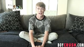 Cute American Twink Tugs his Fat Cock and Creams himself 
