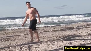 Muscled hunk with big cock doesnt have anybody to share his jizz with - EveryDayPorn.co