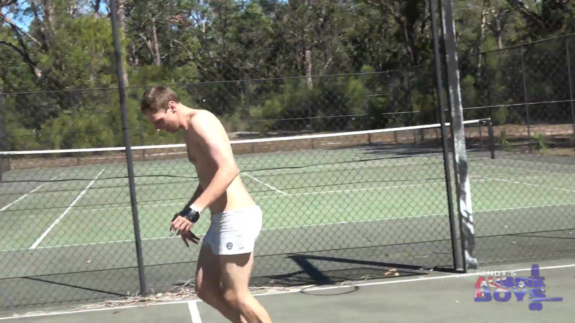 Australian Dude Nick Loves to get Naked in Public whilst Exercising in Full View wow