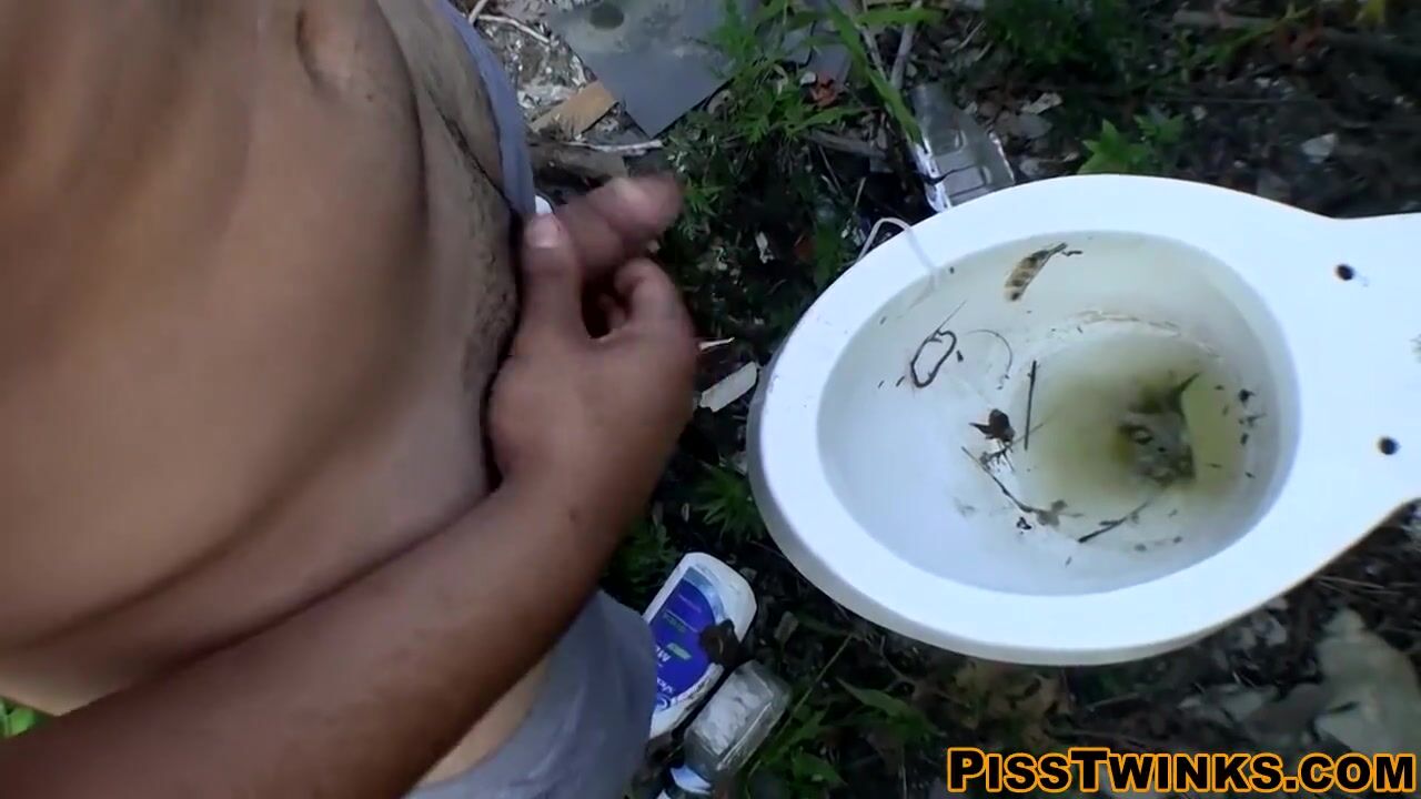 Inked Keef Johnson pees outdoors and solo masturbate