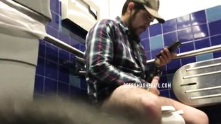 Spying on Bearded Guy Cumming Hard 