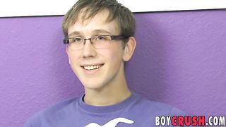 Nerdy homo is happy to relax and stroke his mighty dick Boy Crush - SeeBussy.com
