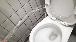 Splashing My Piss Everywhere In Slow Motion (In 4k) EvilTwinks - SeeBussy.com