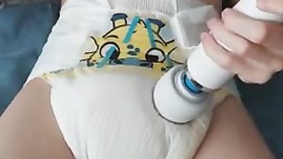 Cumming in my messy diaper with my magic wand Foueteur