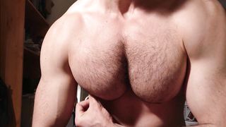 Bearded and muscled guy worships his pecks 