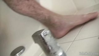 Hot and muscled daddy shows and jerks off solo in the bathroom 