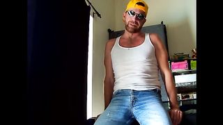 Construction break Hairyartist - Amateur Gay Porn - A Gay Porno Video