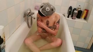 Beth Kinky - Behind the scene take a bath pt1 HD Beth Kinky - Amateur Gay Porn 2