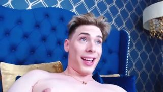 Gay Guy with Big Dick Henry Price Win - BussyHunter.com