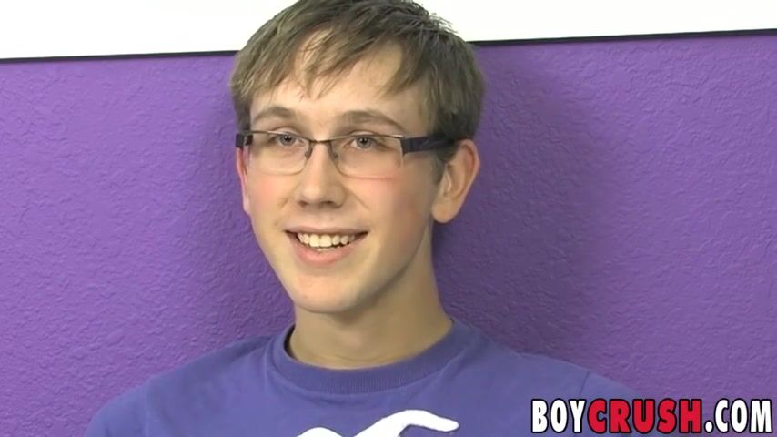 Nerdy homo is happy to relax and stroke his mighty dick Boy Crush - Amateur Gay Porno 2