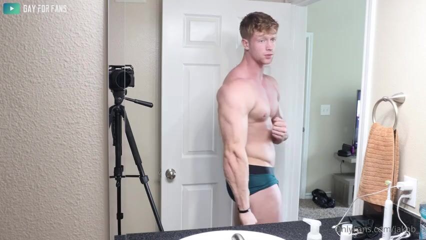Showing off my muscles while in my underwear Jakob Bergen jakob_b - BussyHunter.com