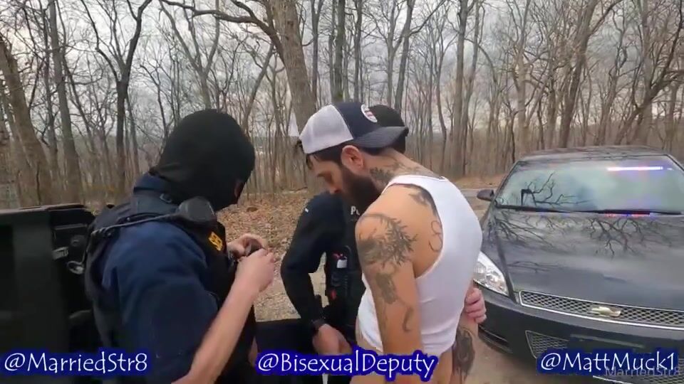 MarriedStr8 & Bisexual Deputy Arrest Matt Muck - BussyHunter.com (Gay Home Porn Videos)