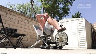 2018.09.6 - Big C Gets In a Quick Labor Day Workout at Parents House