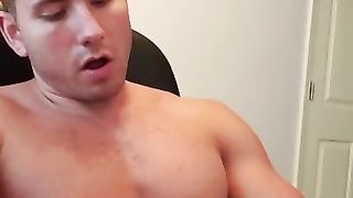Super Sexy Jock Cumming all over his Abs! 